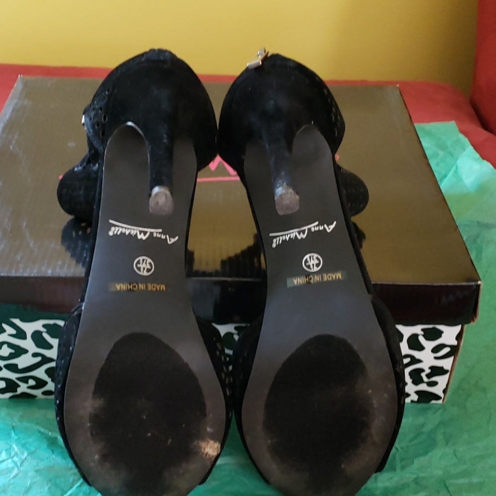 Shoes - Picture 3 of 4